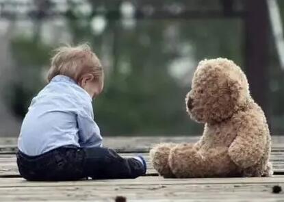 為什么自閉癥者手中總要拿著某個物件? 昆山自閉癥