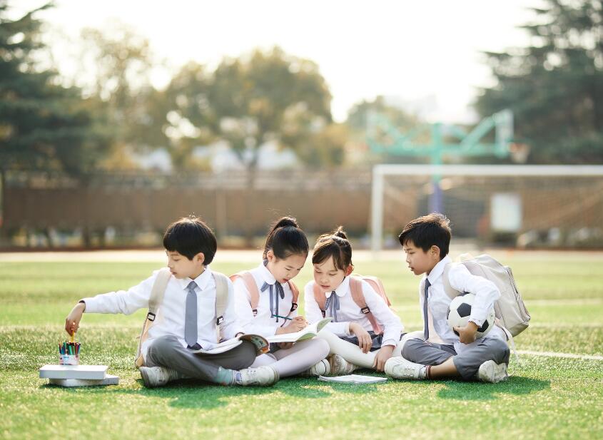 如何創(chuàng)造良好的語(yǔ)言環(huán)境來(lái)促進(jìn)自閉癥孩子的語(yǔ)言發(fā)展